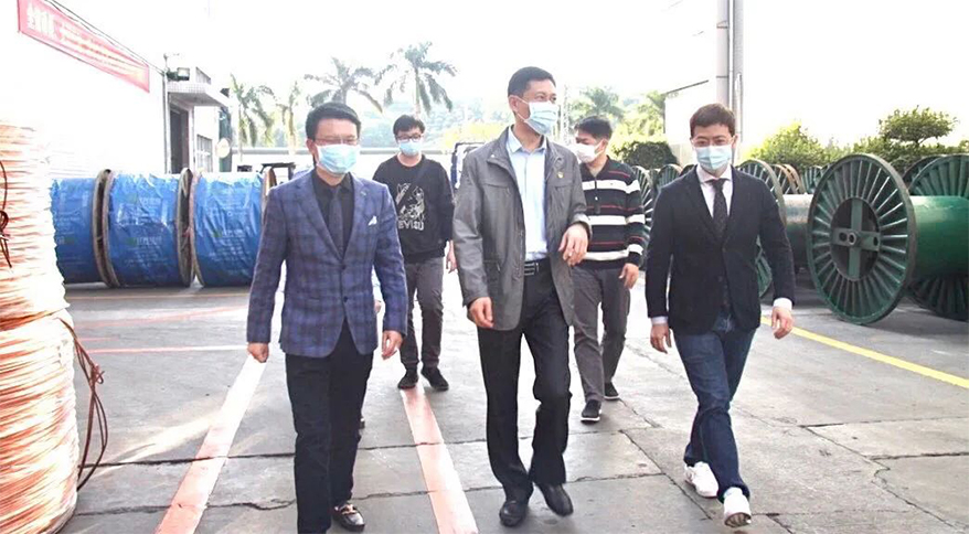  东莞市凤岗镇镇长宁康一行到亚洲必赢电缆视察指导复工复产工作